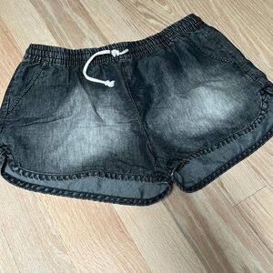 No boundaries shorts, size, large, charcoal gray